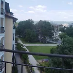 Avalon-high View Апартамент *
